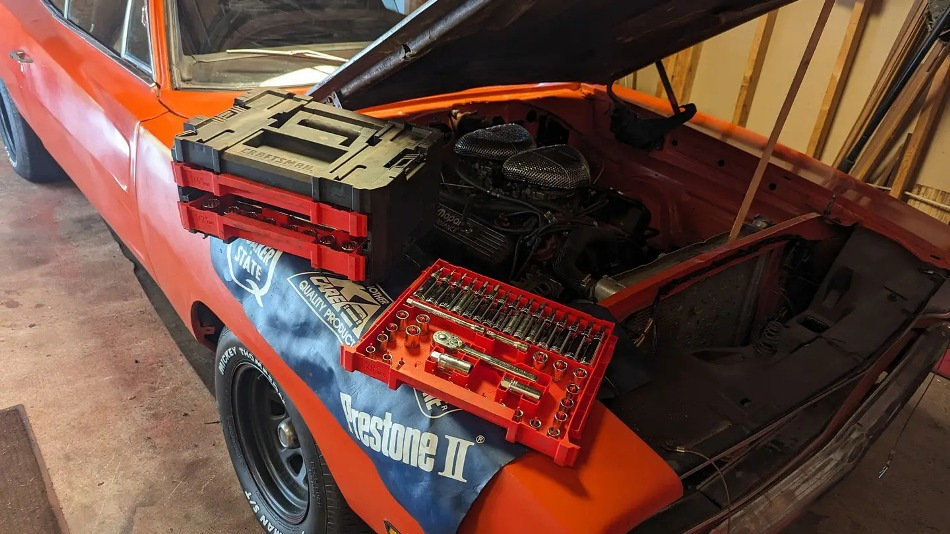 Какой инструмент должен быть в автомобиле?