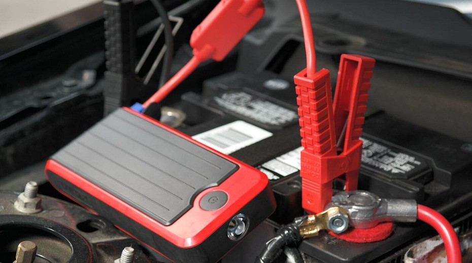 Как завести двигатель автомобиля при разряженном аккумуляторе?