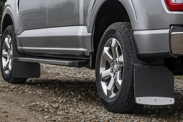 Какие брызговики лучше: пластиковые или резиновые?