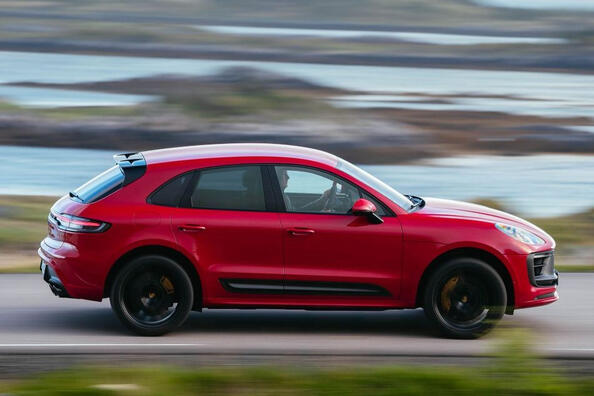 Обновленный полноприводный кроссовер Porsche Macan