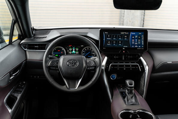Обзор второго поколения кроссовера Toyota Venza фото 5
