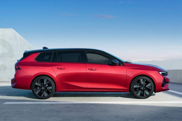 Обзор электрического универсала Opel Astra Sports Tourer Electric фото 3
