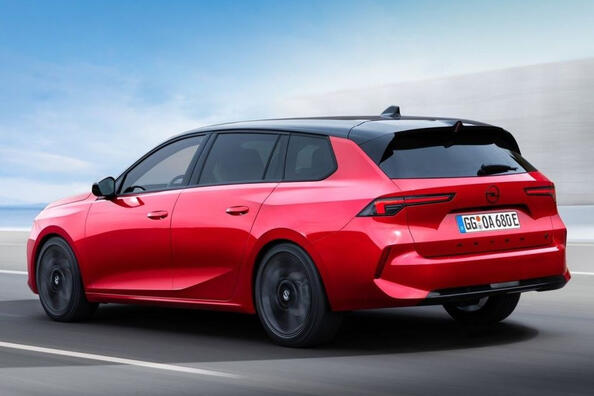 Обзор электрического универсала Opel Astra Sports Tourer Electric фото 4