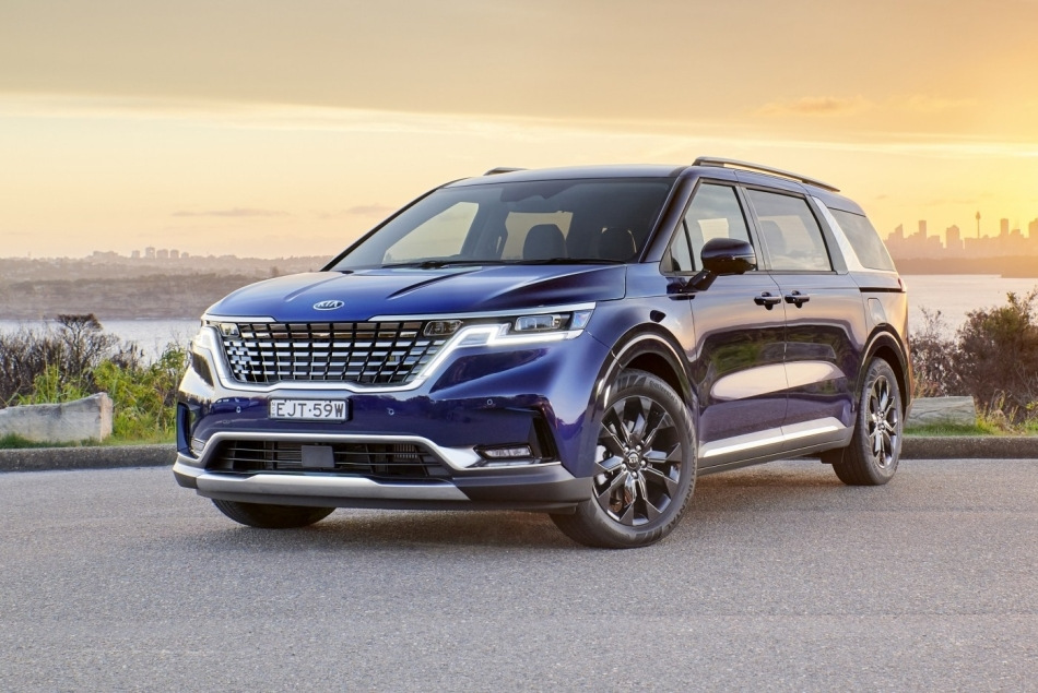 KIA Carnival четвертого поколения: новый взгляд на семейный минивэн