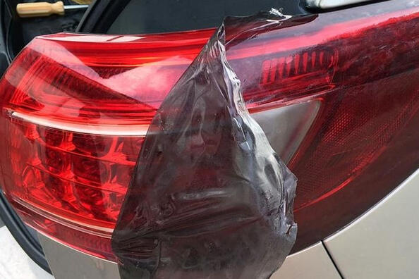 Как удалить тонировочную пленку из фар автомобиля?