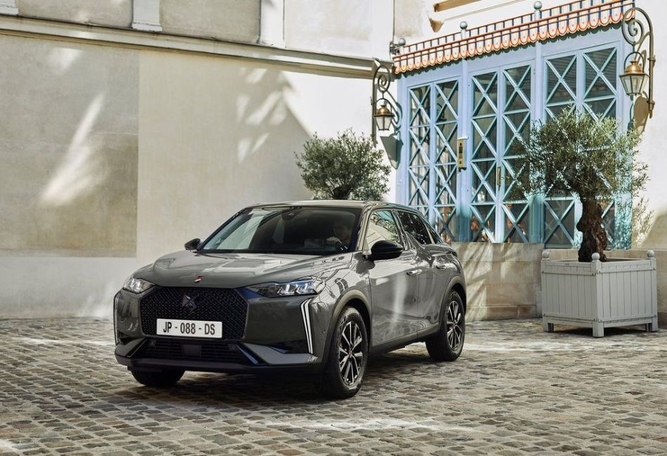 Обзор обновленного электрического кроссовера DS 3 E-Tense