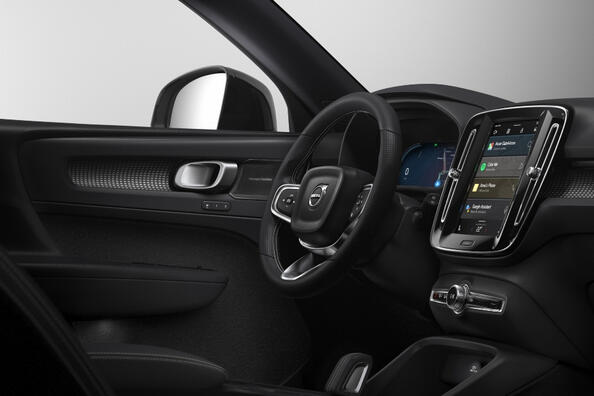 Электрический полноприводный кроссовер Volvo XC40 Recharge фото 6