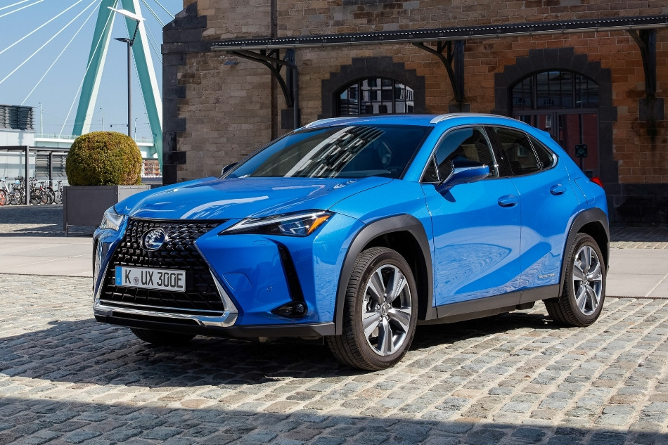Lexus UX 300e: обзор первого электромобиля японского бренда