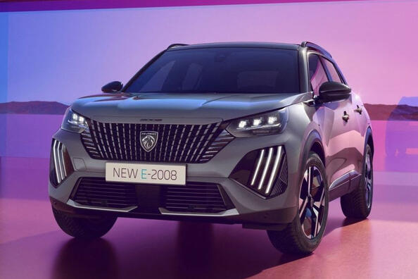 Peugeot e-2008: обзор обновленного компактного электромобиля