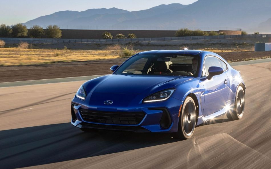 Второе поколение спортивного купе Subaru BRZ