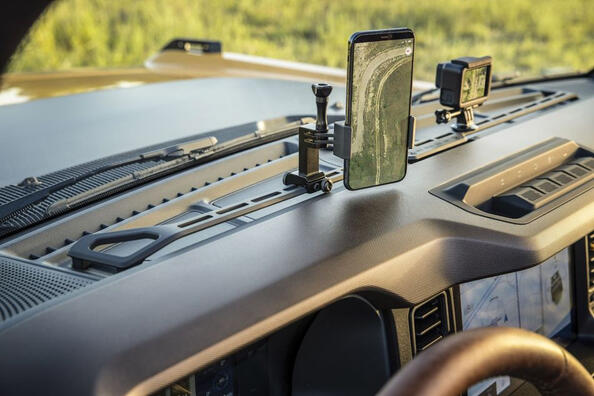 Полезные аксессуары в салоне автомобиля: комфорт и функциональность.