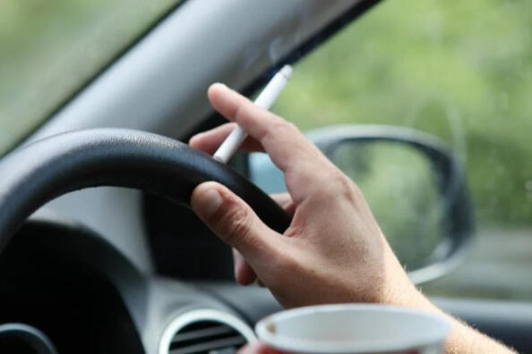 Как избавиться от табачного запаха в салоне автомобиля?