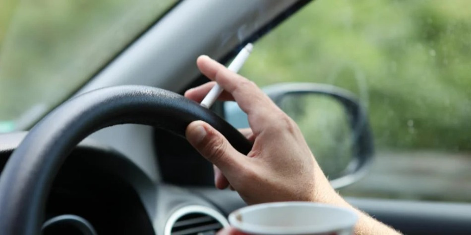 Как избавиться от табачного запаха в салоне автомобиля?