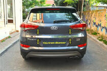 Hyundai Tucson TL 2016-2021 гг. Уценка Накладка на крышку багажника над номером (2015–2018, верхняя, широкая, нержавейка) фото 2