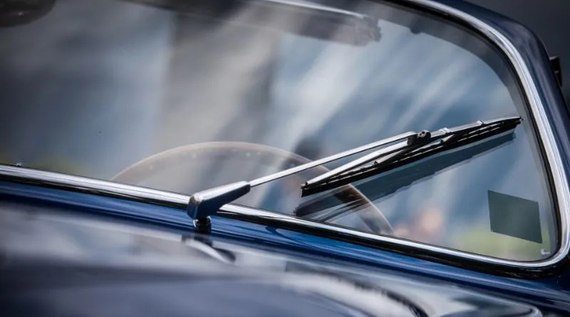 Как восстановить прозрачность стекла автомобиля?