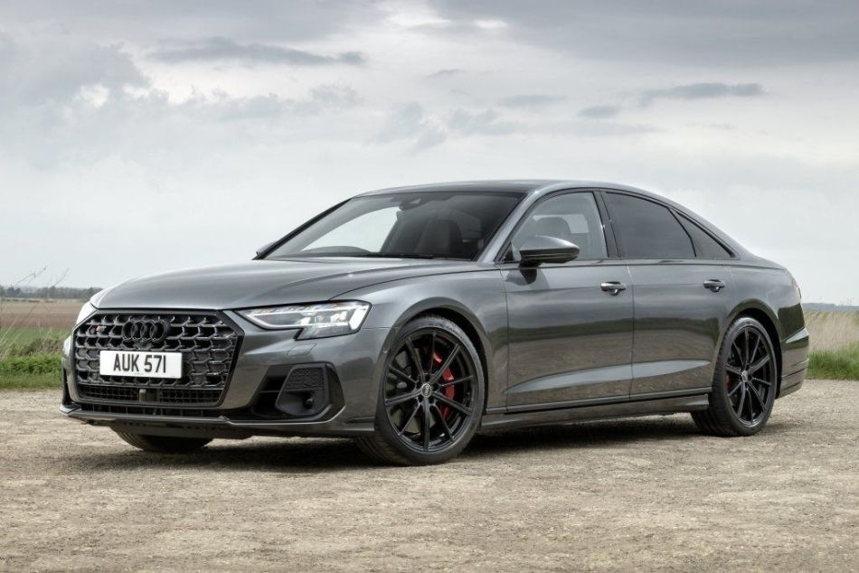 Обновленный спортивный седан Audi S8