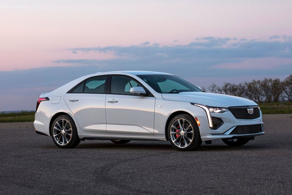 Cadillac CT4: роскошь, производительность и технологии в компактном седане