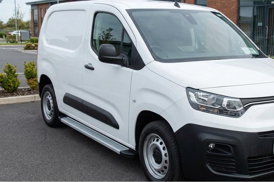 Fiat Doblo III 2023- гг. Боковые Подножки Maya V2 (2 шт., Алюминий) Image