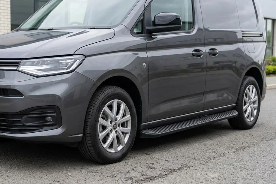 Fiat Doblo III 2023- гг. Боковые Подножки Tayga Black (2 шт., Алюминий) Фото 1