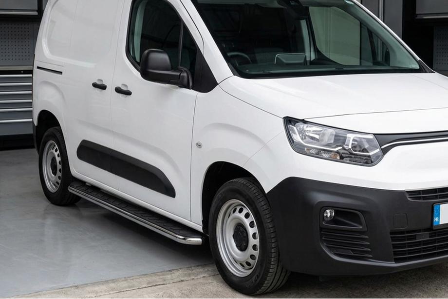 Fiat Doblo III 2023- гг. Боковые Подножки Maydos V1 (2 шт., Алюминий и Нержавейка) Image