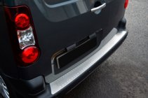 Peugeot Partner Tepee 2008-2018 гг. Накладка на задний бампер OmsaLine нержавеющая сталь фото 2