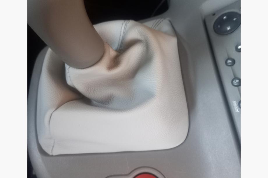 Renault Kangoo 2008-2020 гг. Чехол КПП Кожаный Серый Image