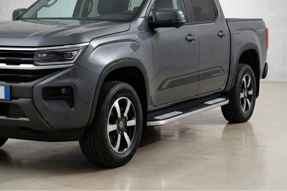 Volkswagen Amarok 2022- гг. Боковые Подножки Tayga V2 (2 шт., Алюминий) Фото 1