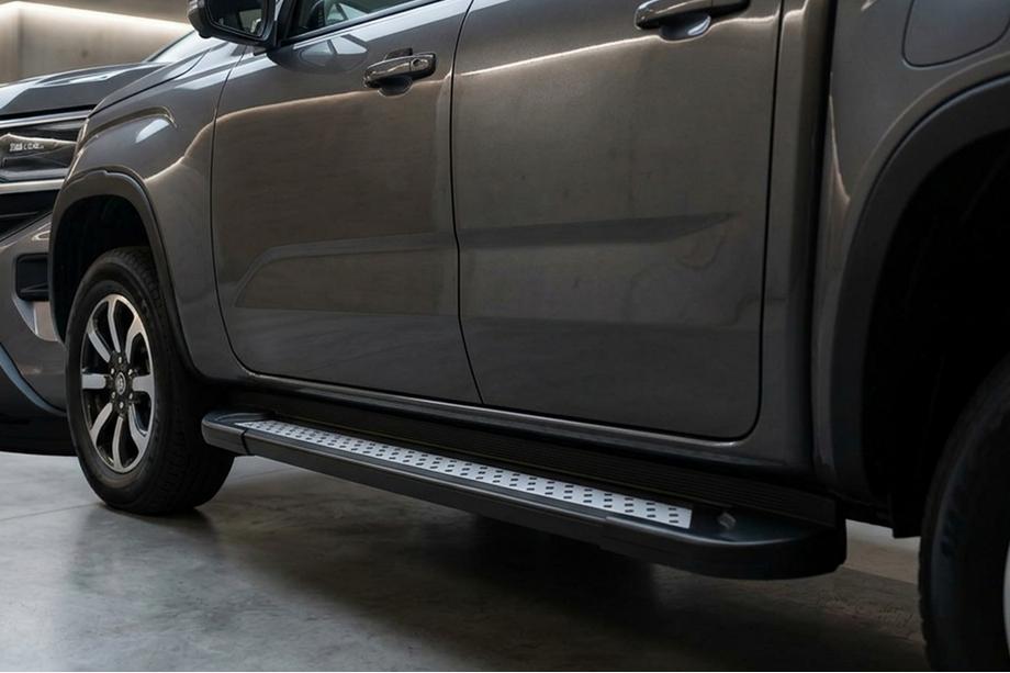 Volkswagen Amarok 2022- гг. Боковые Подножки Vision New Black (2 шт., Алюминий) Фото 1