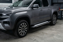 Volkswagen Amarok 2022- гг. Боковые Подножки Rainbow (2 шт., Алюминий) фото 1