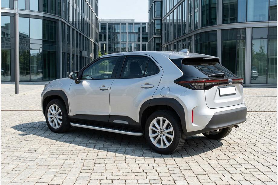 Toyota Yaris/Yaris Cross (XP210) 2020- гг. Боковые Подножки Tayga Grey (2 шт., Алюминий) Фото 1