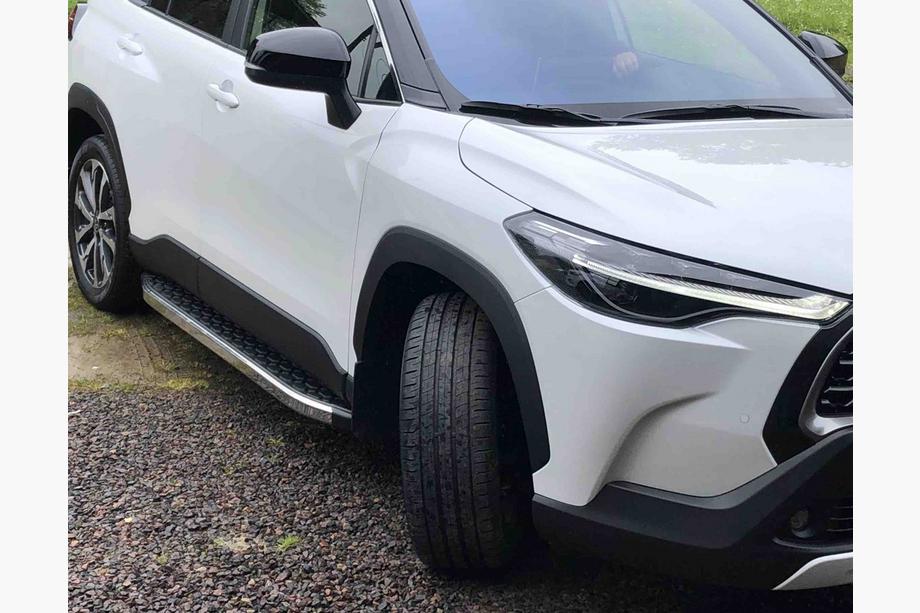 Toyota Corolla Cross 2020- гг. Боковые Подножки BlackLine (2 шт., Алюминий) Image