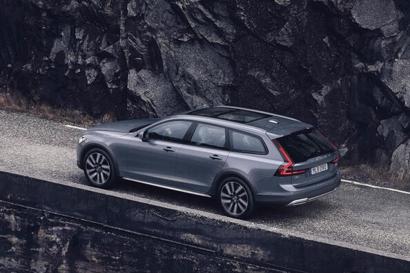 Volvo V90 Cross Country: обзор универсала повышенной проходимости фото 2