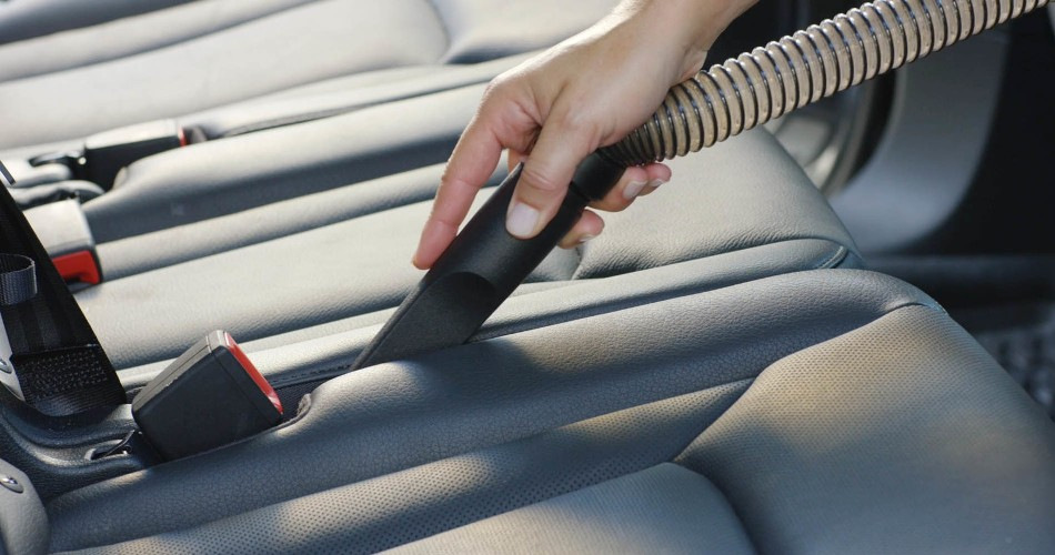 Как правильно пылесосить салон автомобиля?