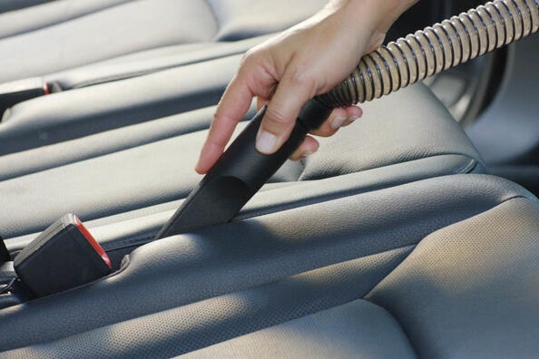 Как правильно пылесосить салон автомобиля?