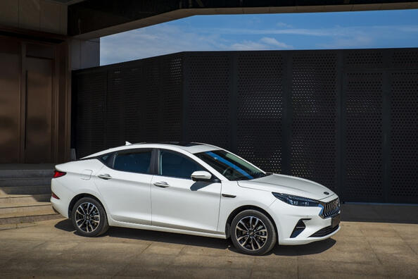 Обзор лифтбека JAC J7