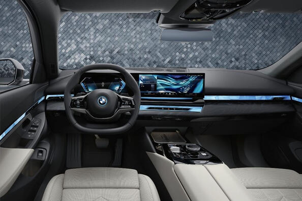 BMW 5 Series: бизнес-седан нового поколения фото 5