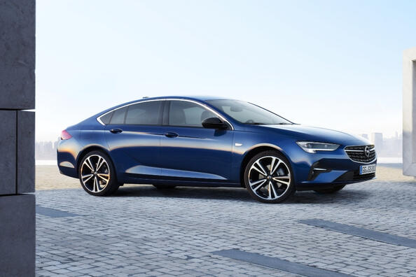 Opel Insignia Grand Sport: обзор обновленного лифтбека фото 2