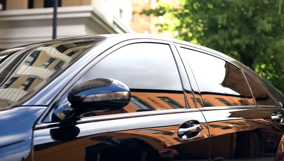 Тонирование стекла автомобиля: практические и эстетические аспекты
