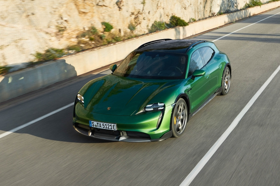 Porsche Taycan Cross Turismo: универсальный электроспорткар
