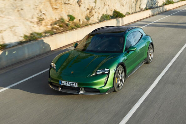 Porsche Taycan Cross Turismo: универсальный электроспорткар