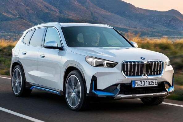 Обзор компактного электрокросовера BMW iX1
