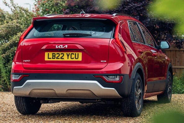 KIA Niro Hybrid второго поколения: обзор кроссовера фото 4