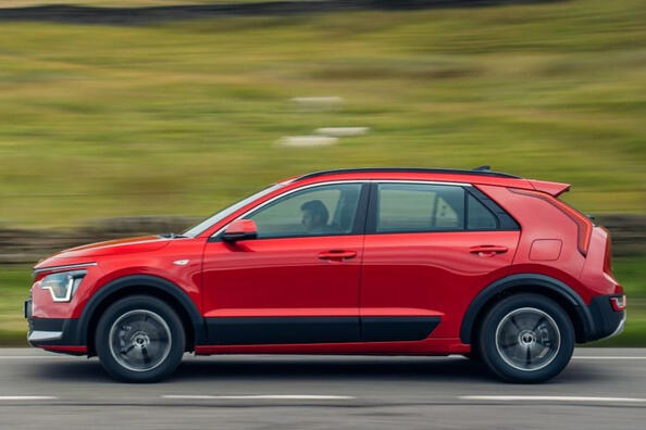 KIA Niro Hybrid второго поколения: обзор кроссовера фото 3