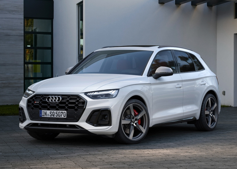 Обзор обновленного спортивного кроссовера Audi SQ5