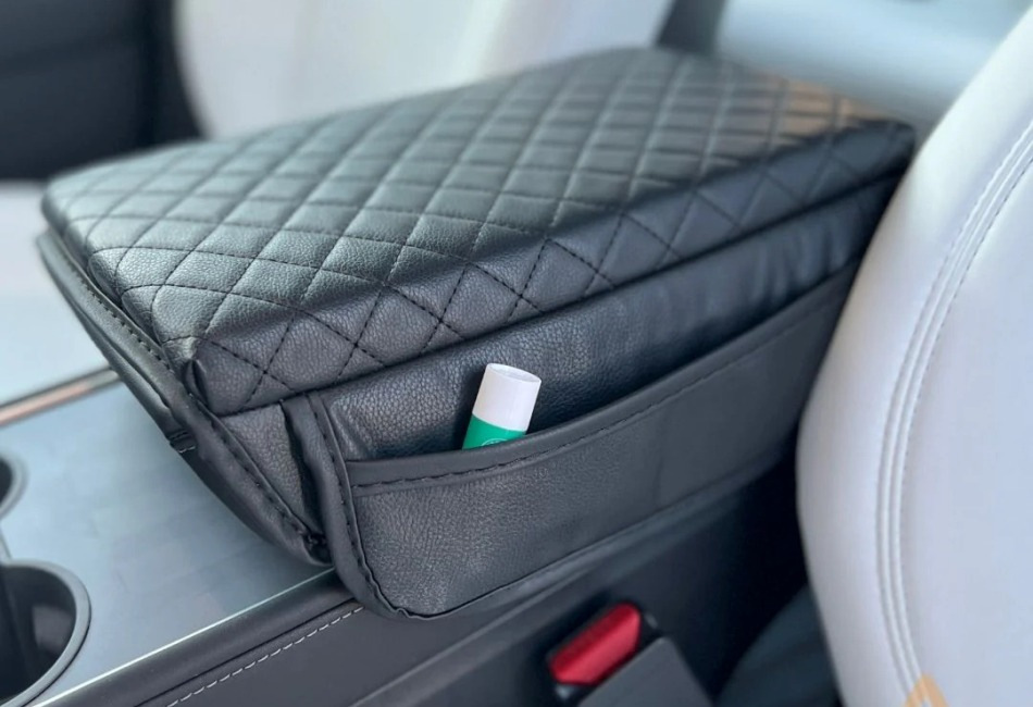 Как выбрать накидку на подлокотник автомобиля