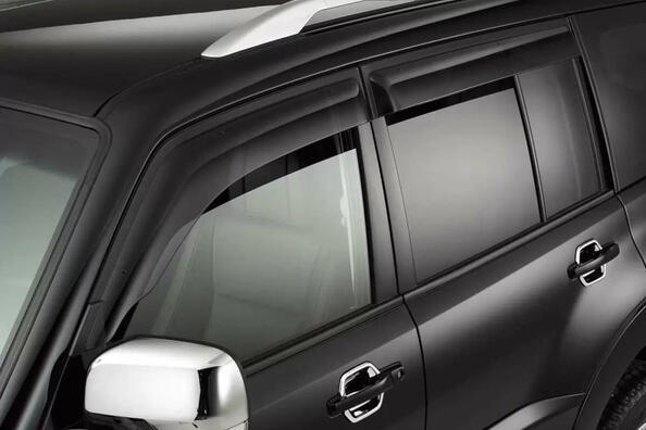 Из какого материала выбрать дефлекторы окон на автомобиль?