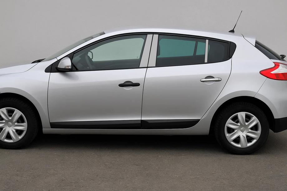 Renault Megane III 2009-2016 гг. Накладки на дверные стойки из нержавеющей стали Фото 1
