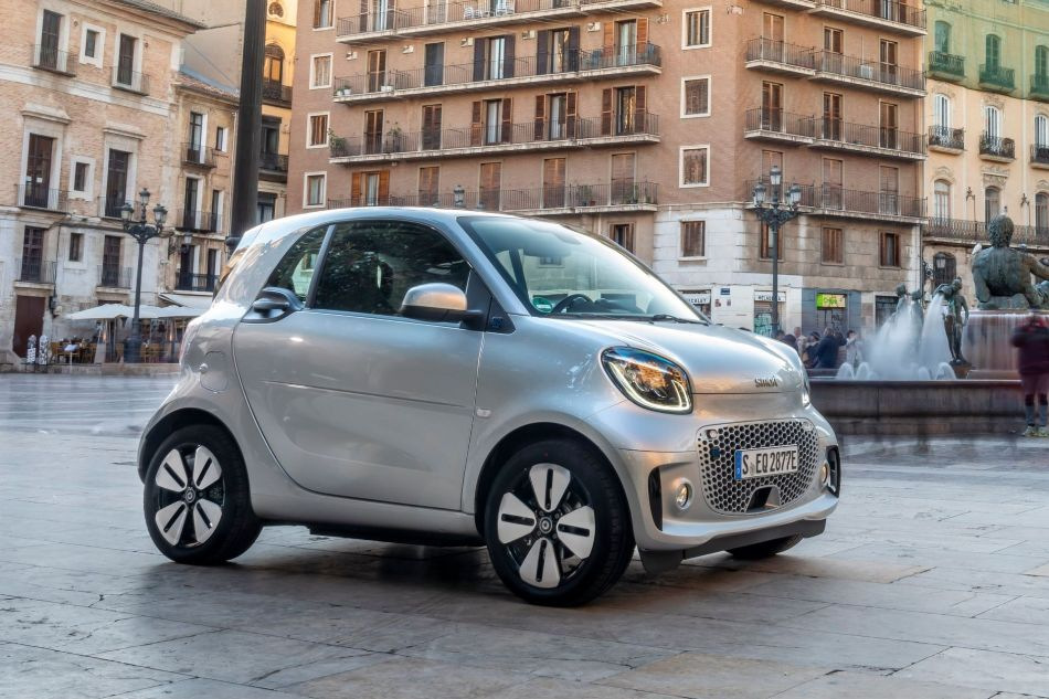 Smart EQ fortwo: стильный электромобиль для города