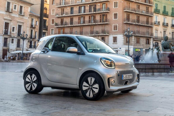 Smart EQ fortwo: стильный электромобиль для города