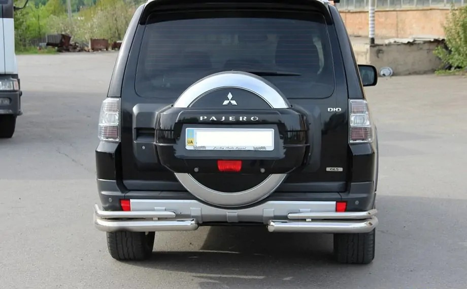 Защитные дуги заднего бампера: польза и советы по выбору